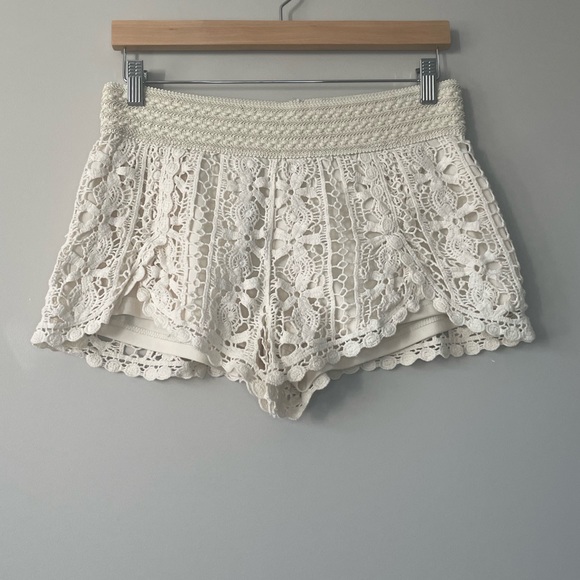 Full Tilt Pants - Full Tilt crochet two tone floral shorts large